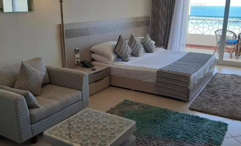 اتاق لوکس خانوادگی, Concorde Moreen Beach Resort