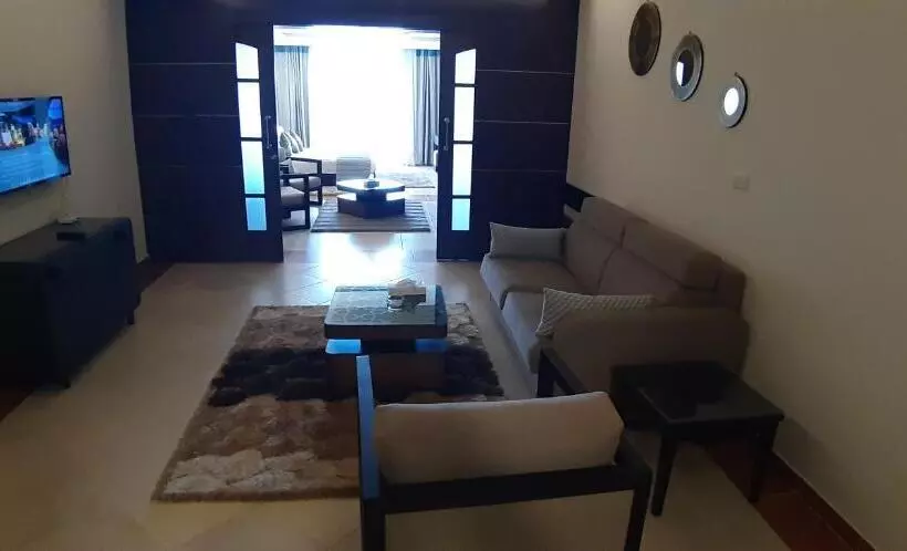 سوئیت دولوکس با چشم‌انداز, Concorde Moreen Beach Resort