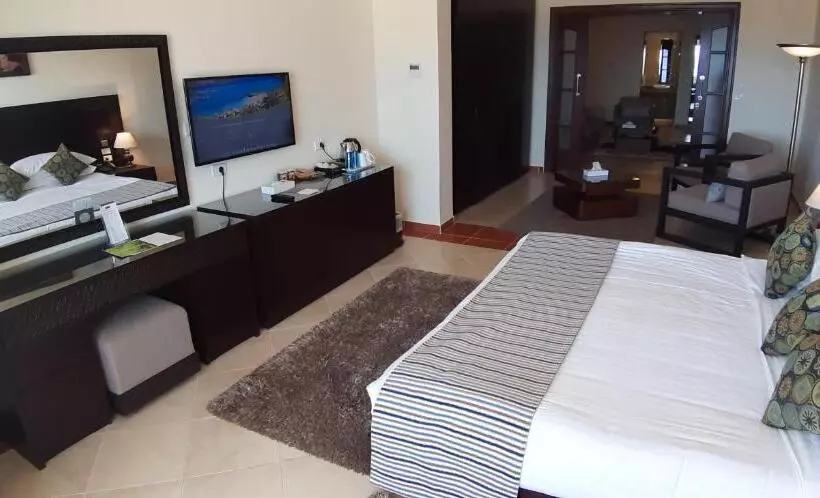 سوئیت دولوکس با چشم‌انداز, Concorde Moreen Beach Resort