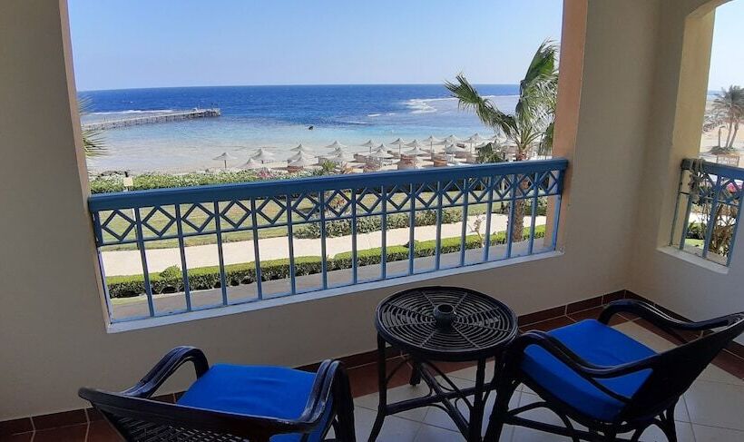 اتاق خانوادگی با چشم‌انداز دریا, Concorde Moreen Beach Resort