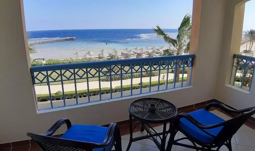 اتاق خانوادگی با چشم‌انداز دریا, Concorde Moreen Beach Resort