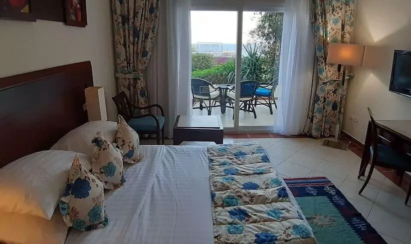 اتاق خانوادگی با چشم‌انداز دریا, Concorde Moreen Beach Resort