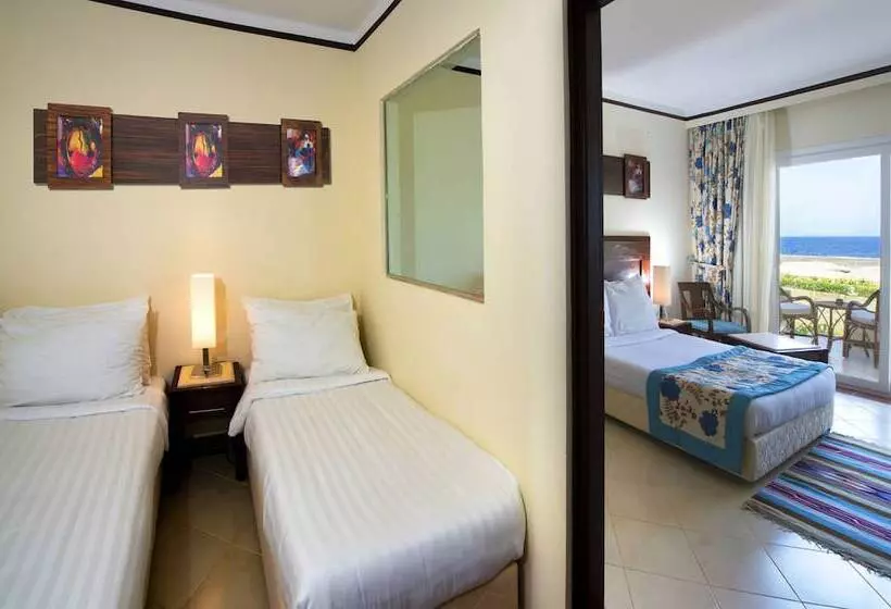 اتاق خانوادگی با چشم‌انداز دریا, Concorde Moreen Beach Resort