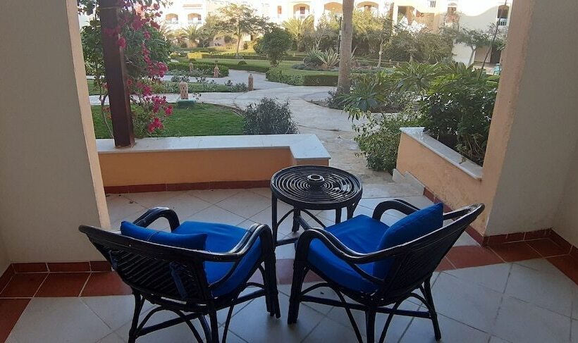 اتاق سوپریور با چشم‌انداز باغ, Concorde Moreen Beach Resort