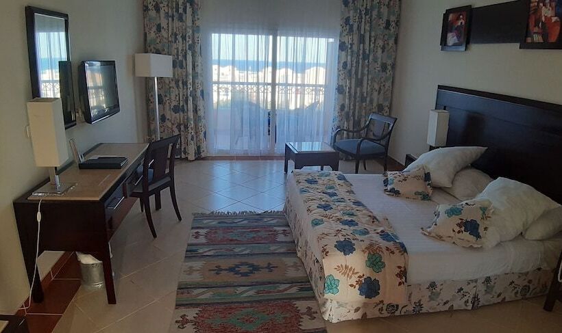 اتاق سوپریور با چشم‌انداز باغ, Concorde Moreen Beach Resort