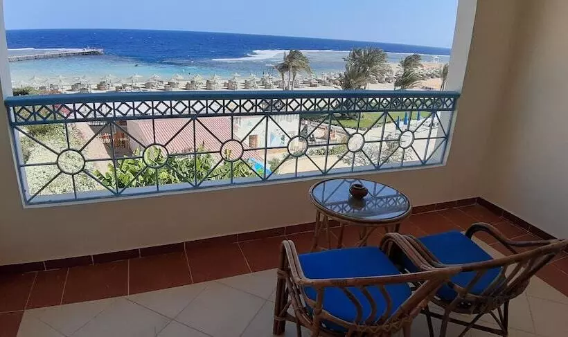 اتاق لوکس با چشم‌انداز دریا, Concorde Moreen Beach Resort