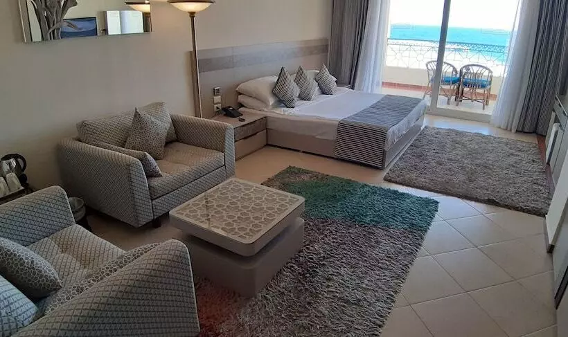 اتاق لوکس با چشم‌انداز دریا, Concorde Moreen Beach Resort
