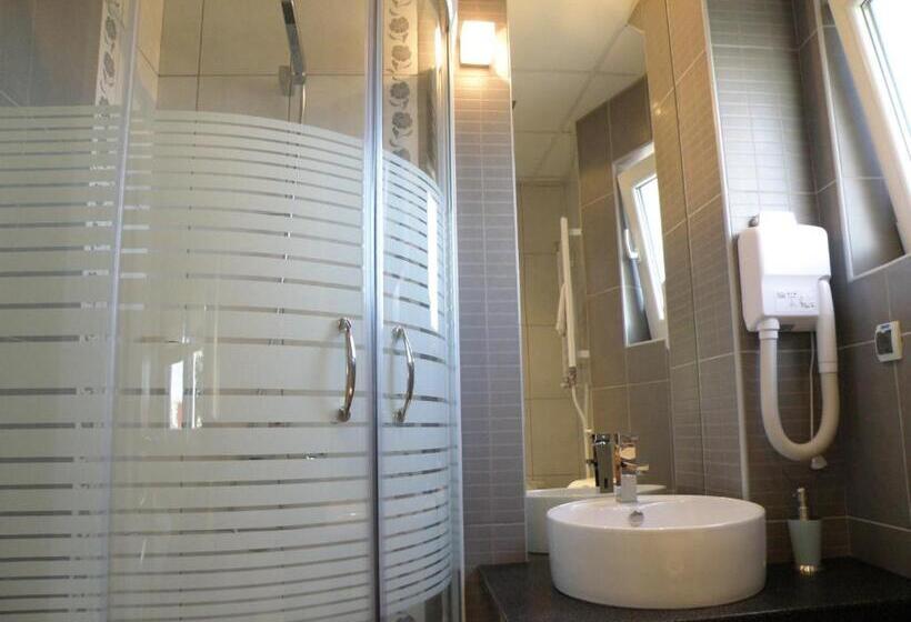 اتاق لوکس, Garni Hotel Biser