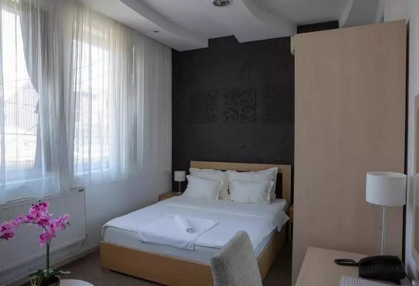 اتاق لوکس, Garni Hotel Biser