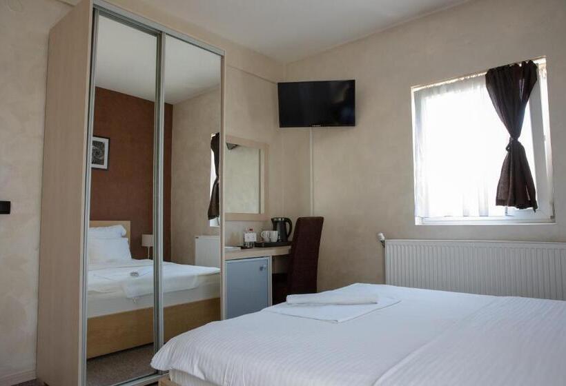 سوییت, Garni Hotel Biser