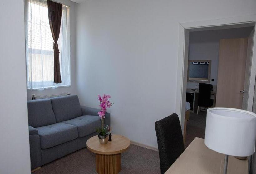 سوییت, Garni Hotel Biser