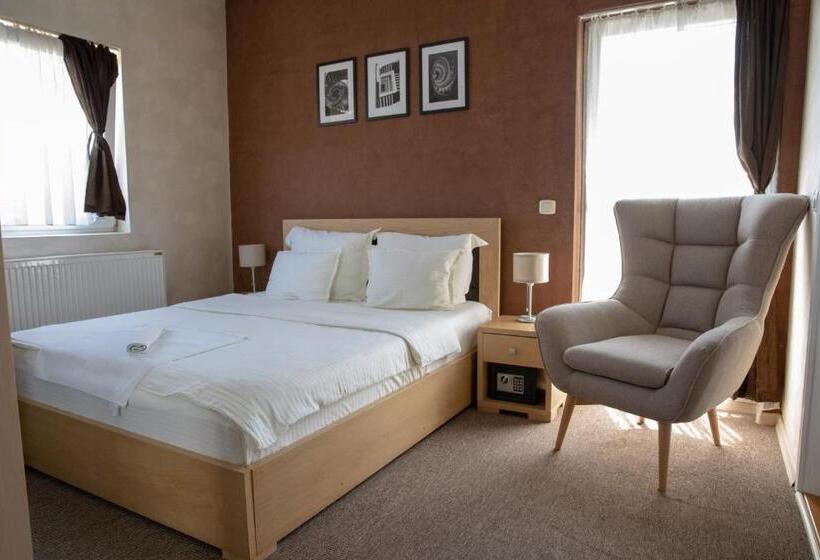 سوییت, Garni Hotel Biser