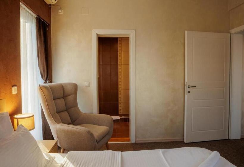سوییت, Garni Hotel Biser