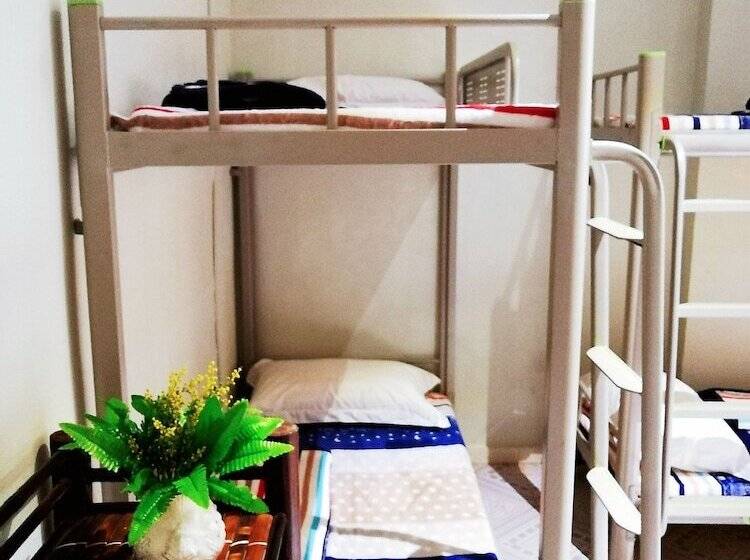 スタンダードルーム、2段ベッド共用バスルーム, Central Vienna