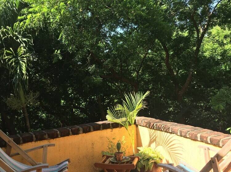 Economy Triple Room, El Jardin