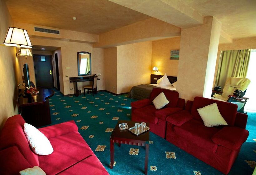 Номер Deluxe, Delta 4