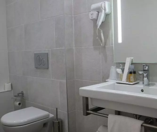 اتاق استاندارد چهار تخته, Hôtel De La Digue