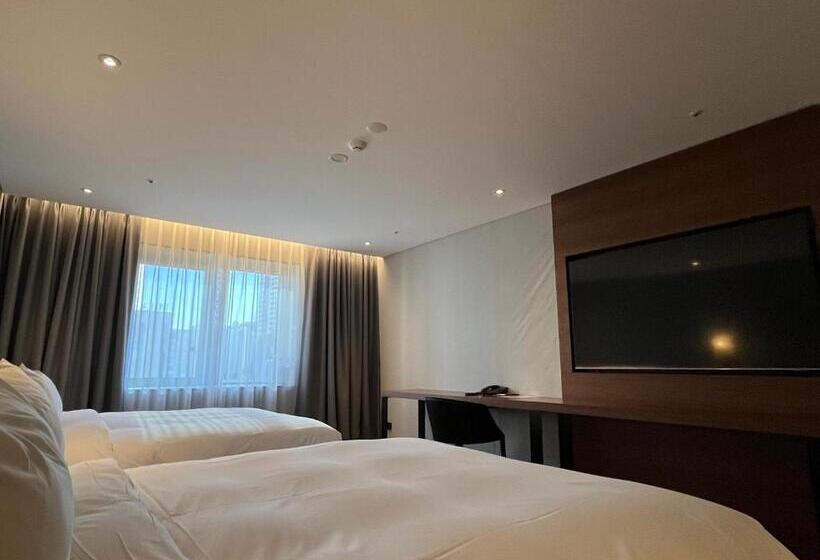 Quarto Familiar Deluxe, The Marevo