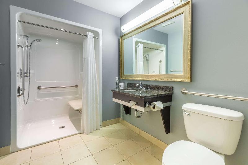 غرفة قياسية سرير كينج, Quality Inn & Suites Victoriaville