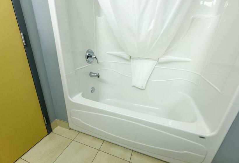 غرفة قياسية سرير كينج, Quality Inn & Suites Victoriaville