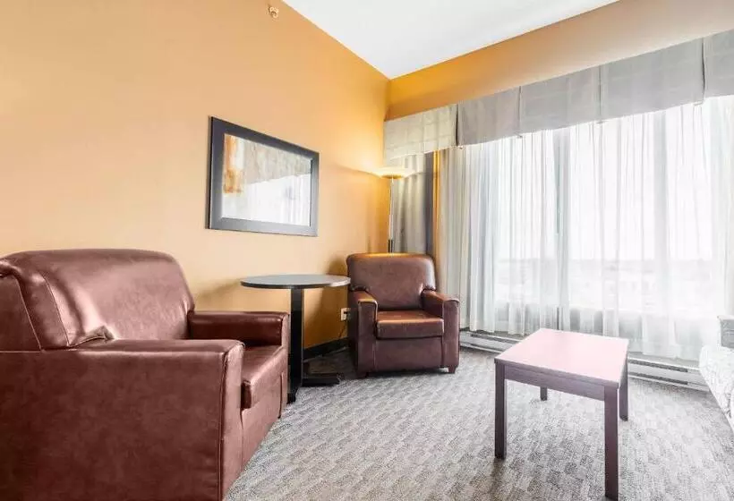 キングサイズベッドのスタンダードルーム, Quality Inn & Suites Victoriaville