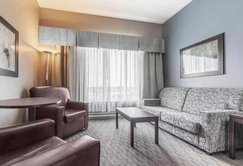 キングサイズベッドのスタンダードルーム, Quality Inn & Suites Victoriaville