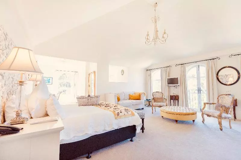 スイート, Villa Howden