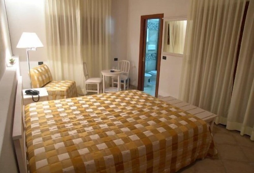 غرفة قياسية ثلاثية, Albergo Villa Vittoria