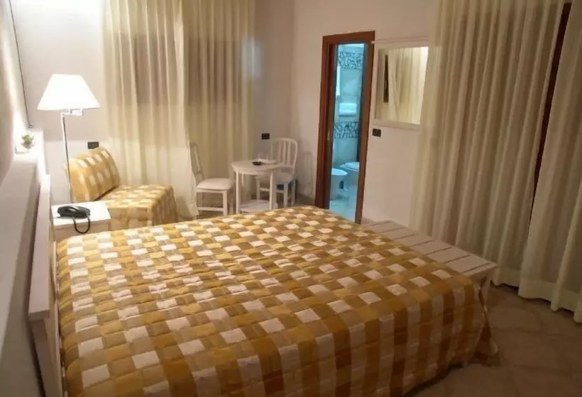اتاق استاندارد سه نفره, Albergo Villa Vittoria