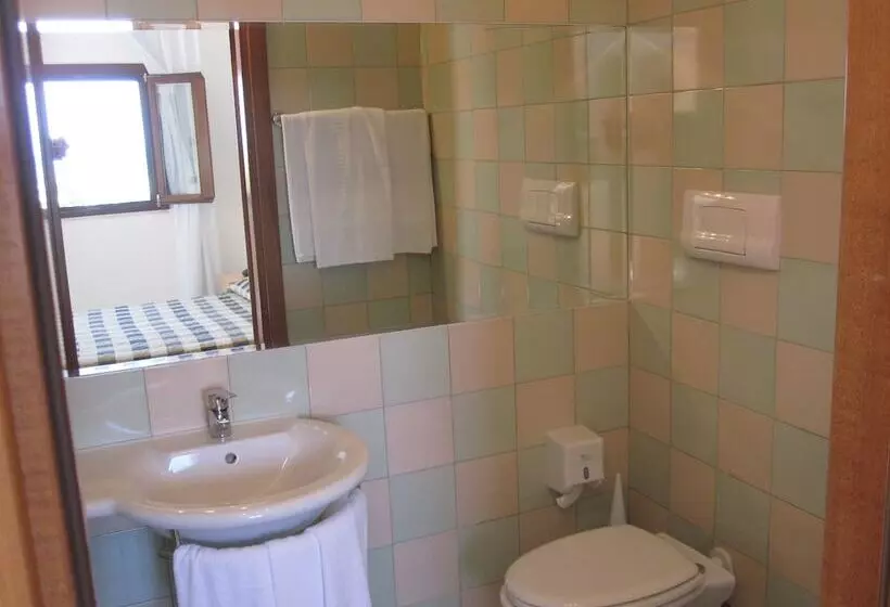 اتاق خانوادگی, Albergo Villa Vittoria