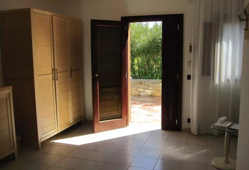 اتاق خانوادگی, Albergo Villa Vittoria