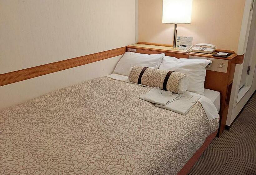 חדר אקונומי, Aceinn Kariya