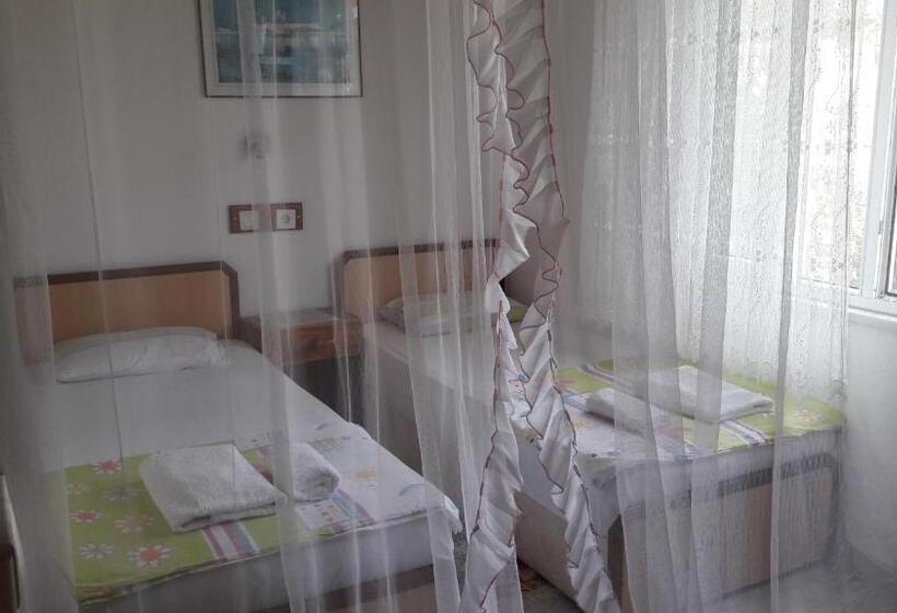 اتاق استاندارد, Akay