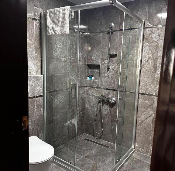 Quarto Estandar, Başkent