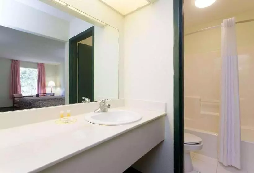 Standard-studio King-vuode, Days Inn By Wyndham Crystal River