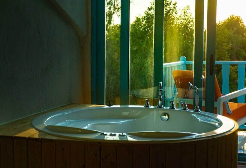 غرفة دور أخير, Yonca Lodge