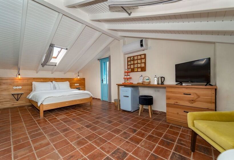 غرفة دور أخير, Yonca Lodge