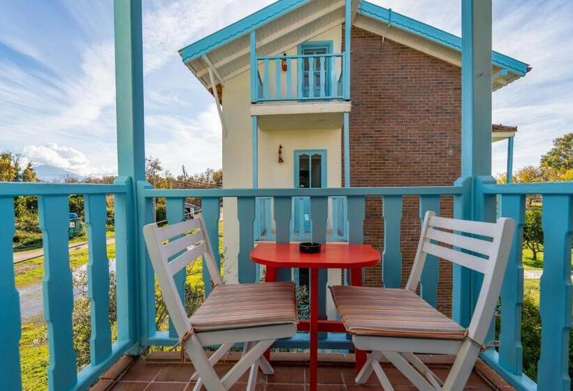 غرفة قياسية ثلاثية, Yonca Lodge