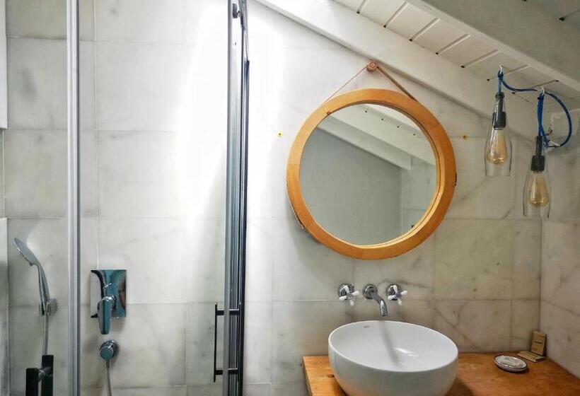 غرفة دور أخير, Yonca Lodge