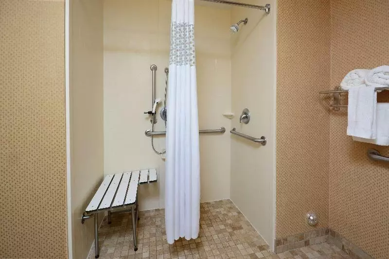 スタンダードルーム, Hampton Inn & Suites Durham/north I85