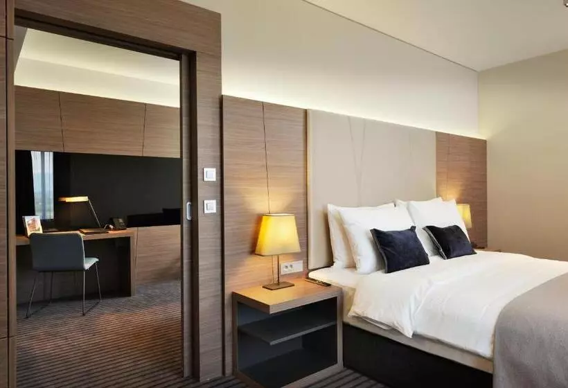 سوییت جونیور, Radisson Blu Plaza Hotel Ljubljana