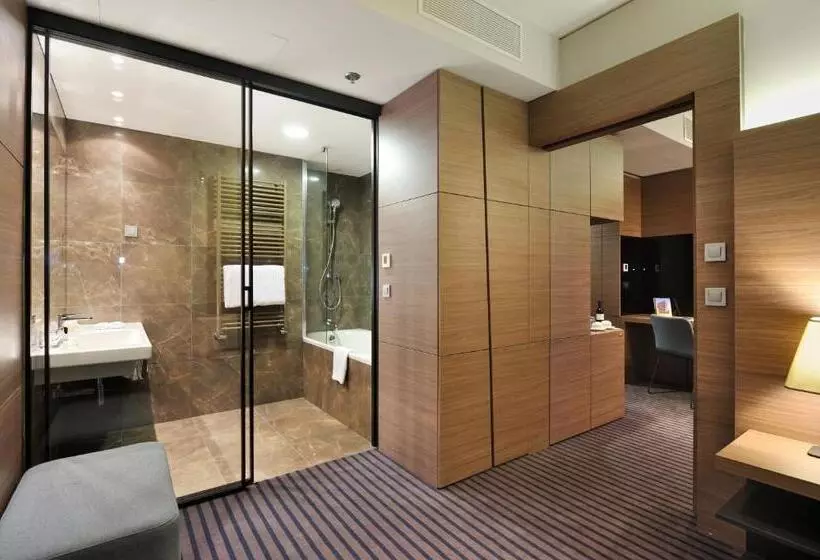 سوییت جونیور, Radisson Blu Plaza Hotel Ljubljana