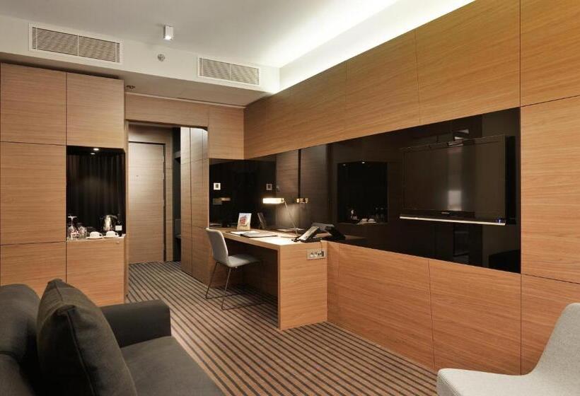 سوییت جونیور, Radisson Blu Plaza Hotel Ljubljana