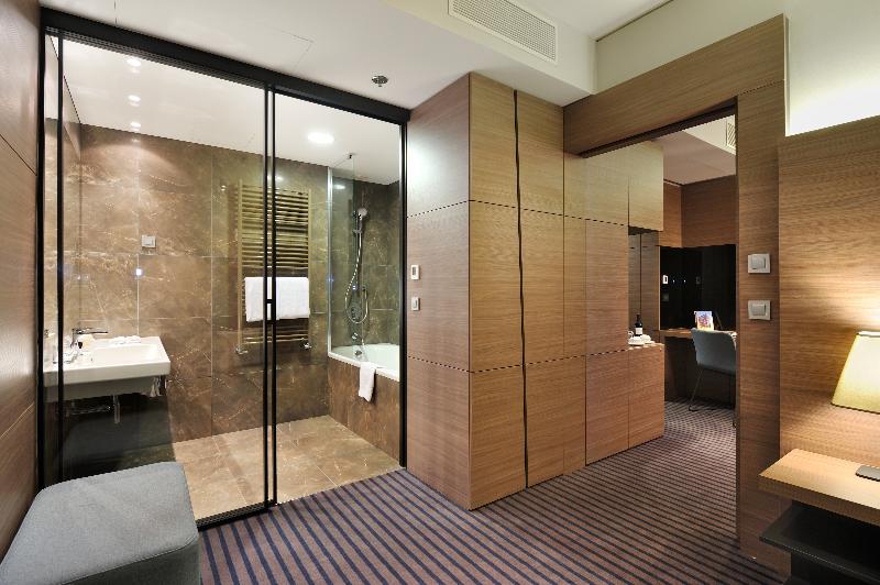 سوییت جونیور, Radisson Blu Plaza Hotel Ljubljana