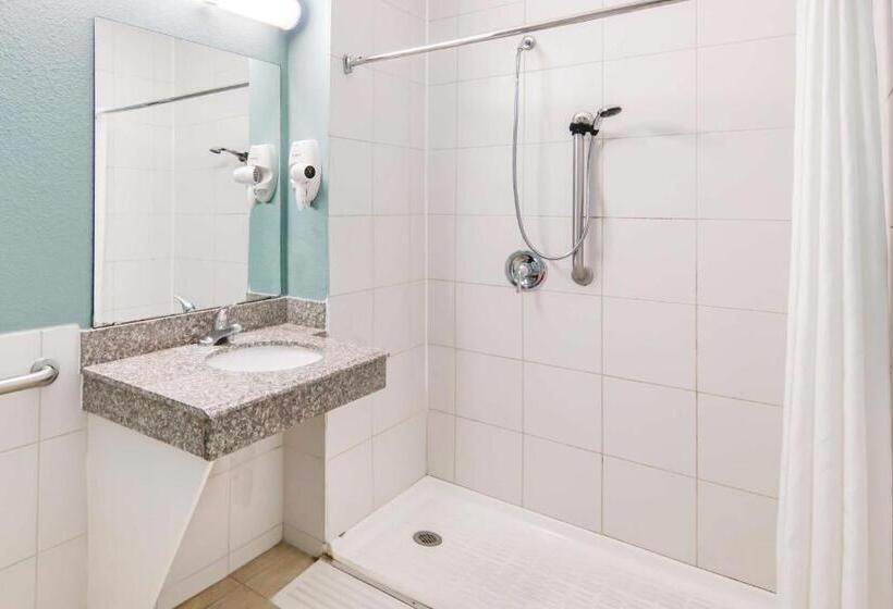 适合残疾人士使用的带超级大床的标准间, Super 8 By Wyndham Brenham Tx