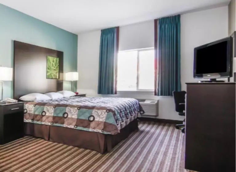身障者適用キングサイズベッドルーム, Super 8 By Wyndham Brenham Tx