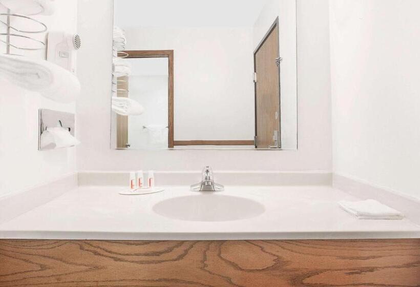 إستوديو ديلوكس, Super 8 By Wyndham Chillicothe