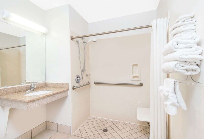 غرفة قياسية لذوى الاحتياجات الخاصة, Super 8 By Wyndham Santa Rosa