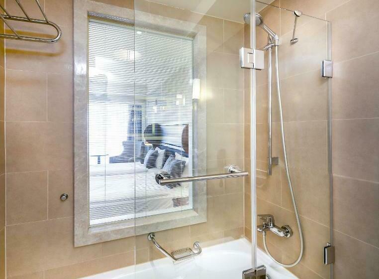 اتاق سوپریور با چشمانداز شهر, Windsor Hotel & Convention Center Istanbul