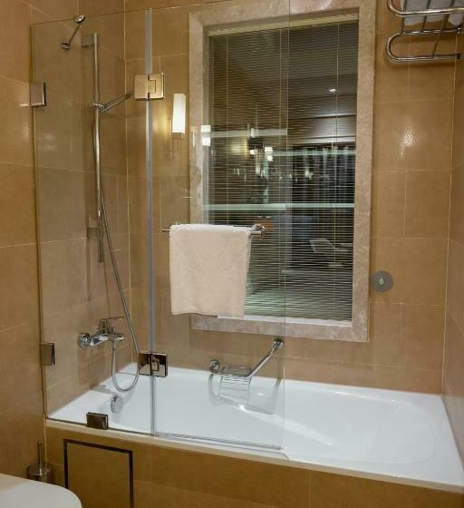 اتاق سوپریور با چشمانداز شهر, Windsor Hotel & Convention Center Istanbul